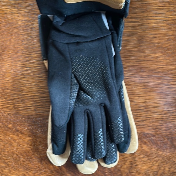 Carhartt Black and Tan Insulated Gloves Cold Weather - Picture 6 of 7